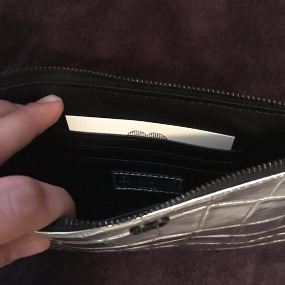 NT Eric Javits Brazilian Leather Silver Clutch - Picture 5 of 5